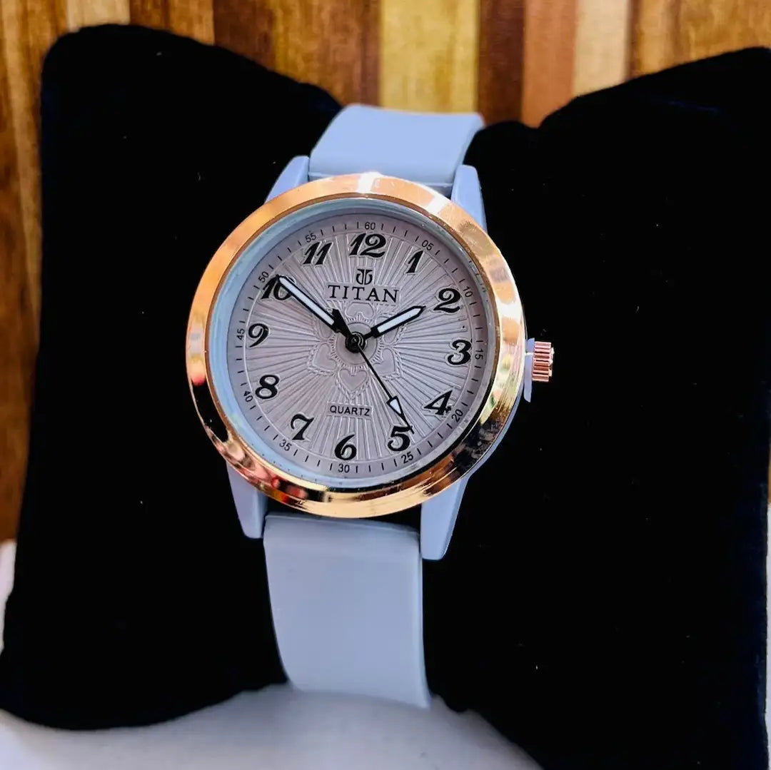 Ladies’ Everyday Fashion Quartz Watch – Rose Gold Bezel & Soft Strap