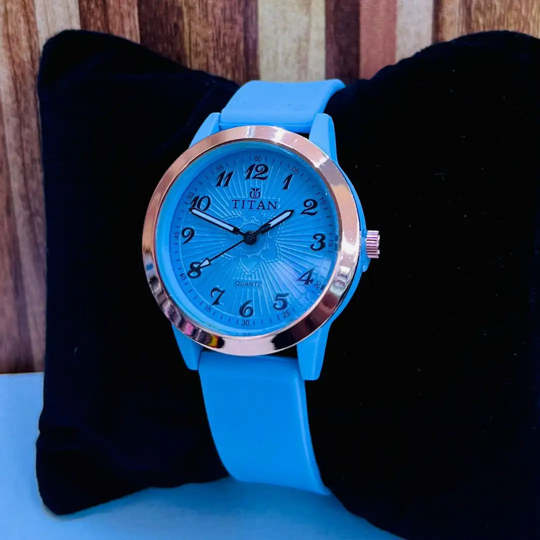 Ladies’ Everyday Fashion Quartz Watch – Rose Gold Bezel & Soft Strap